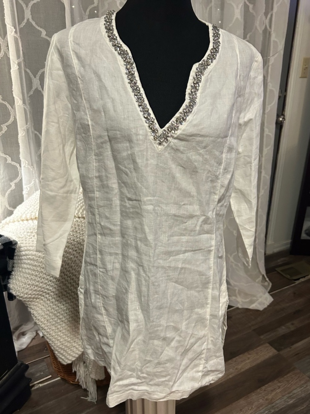 Malvin White I love Linen tunic with Bejeweled Neckline no stretch XL Sk0105970
